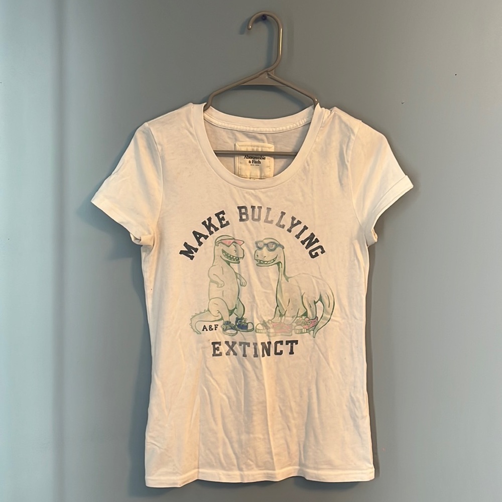 Abercrombie Tshirt size L